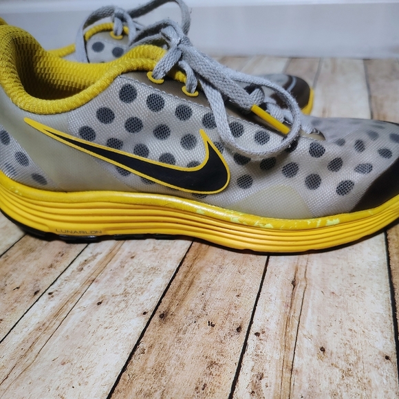Nike Gray and Yellow Sneakers - Picture 2 of 6